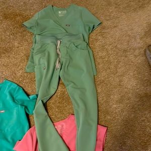 COPY - Figs scrubs- like new